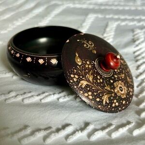 • Vintage Jewelry Holder •